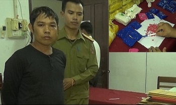 Đối tượng người Lào vận chuyển hơn 100.000 viên ma túy và súng về Việt Nam