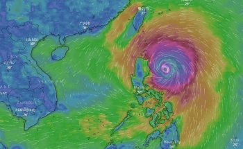 Siêu bão Mangkhut gây mưa lớn ở Đông Bắc biển Đông