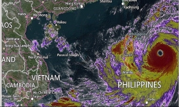 Siêu bão Mangkhut đi vào biển Đông và trở thành cơn bão số 6 ảnh hưởng đến Việt Nam