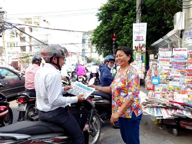 thoi gian chong chat lui tan hai nghe ban bao va chup anh dao