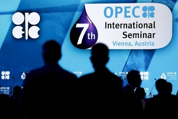 Giá dầu giảm sau quyết định của OPEC và các đối tác