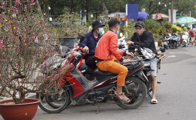 Ế hoa Tết, dân buôn thà đập chậu bỏ chứ không bán tháo - 5