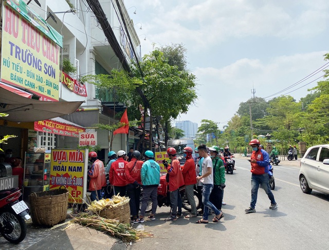 Rằm tháng Giêng: Quán chay hốt bạc, shipper chạy… sấp mặt - 1