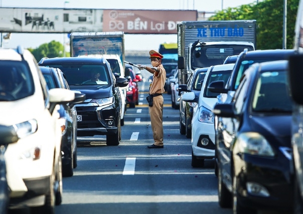 Xử lý nghiêm các hành vi vi phạm giao thông trong ngày cuối nghỉ Tết