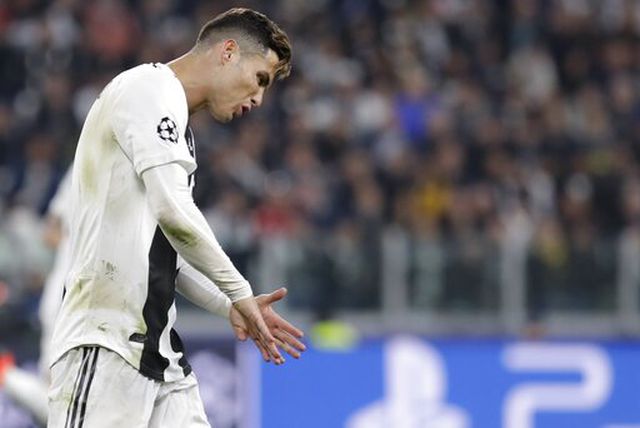 cronaldo no sung juventus van bi loai khoi champions league