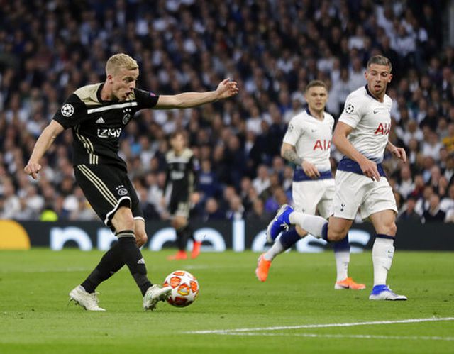 nhin lai chien thang ngot ngao cua ajax tren san tottenham