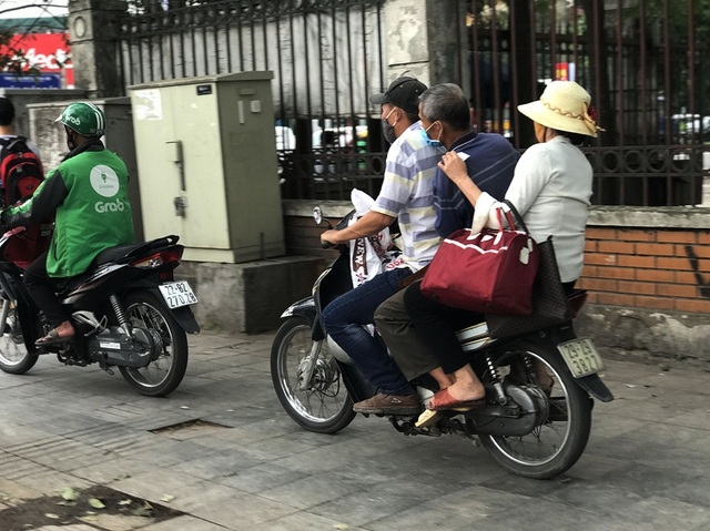 dich vu xe om dat khach khi dong nguoi un un tro lai thu do