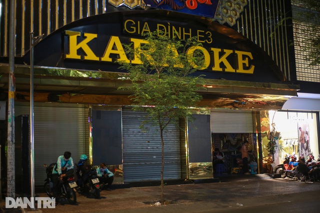 Sau vụ xử phạt karaoke trá hình, loạt phố massage ở TP.HCM đóng cửa im lìm - 5