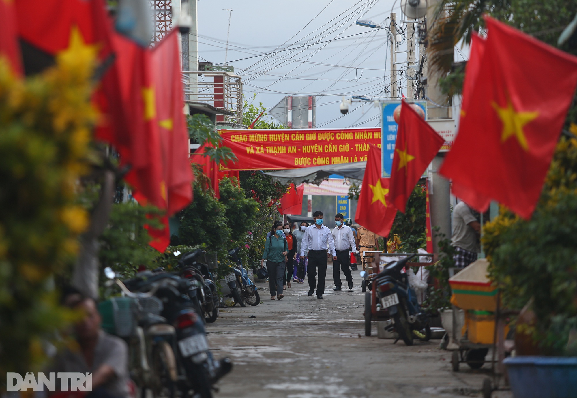 Ông lão chèo ghe hai giờ đồng hồ đi bầu cử ở xã đảo Thạnh An - 5