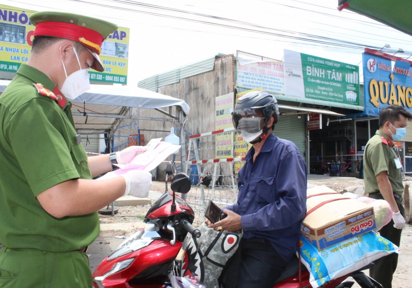 Bình Dương cho phép người dân đã tiêm vắc xin trên 14 ngày tham gia lưu thông