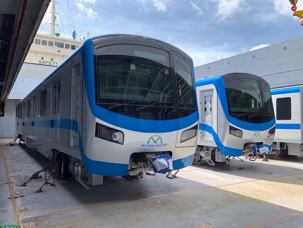 Cận cảnh đoàn tàu metro số 1 vừa cập cảng ở Sài Gòn