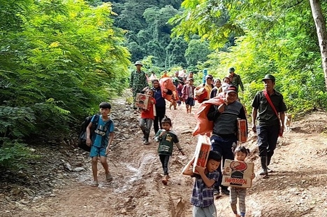 Nghệ An: Sơ tán hàng trăm hộ dân đến khu lán trại tập trung