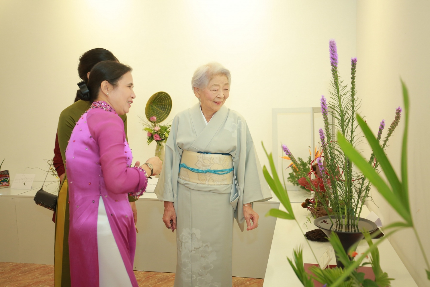 thuong thuc nghe thuat ikebana nhat ban giua long ha noi