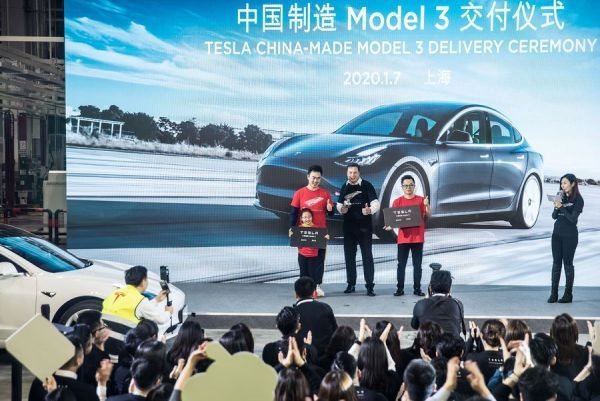 Tesla đang có giá trị hơn cả Toyota, Volkswagen, BMW, GM và Ford cộng lại.