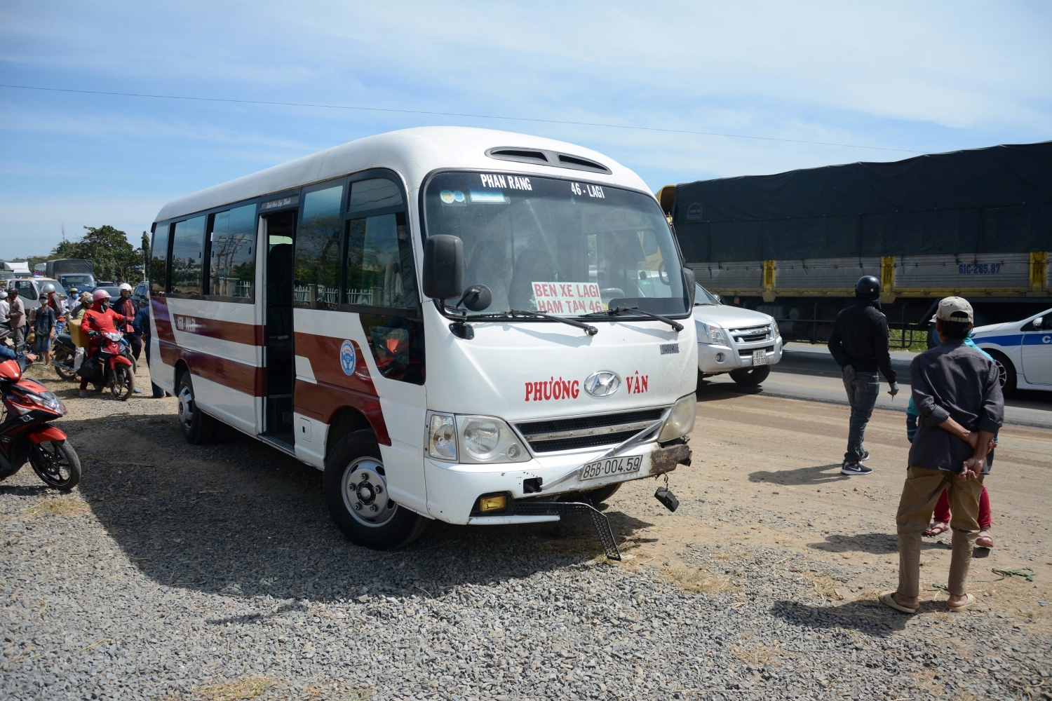 tin tuc 231 xe 4 cho bat ngo boc chay du doi tren duong