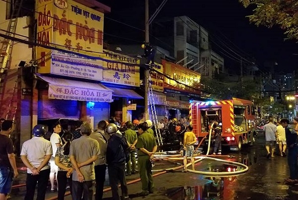 tin tuc 152 xe may va cham voi container nu du khach nuoc ngoai tu vong