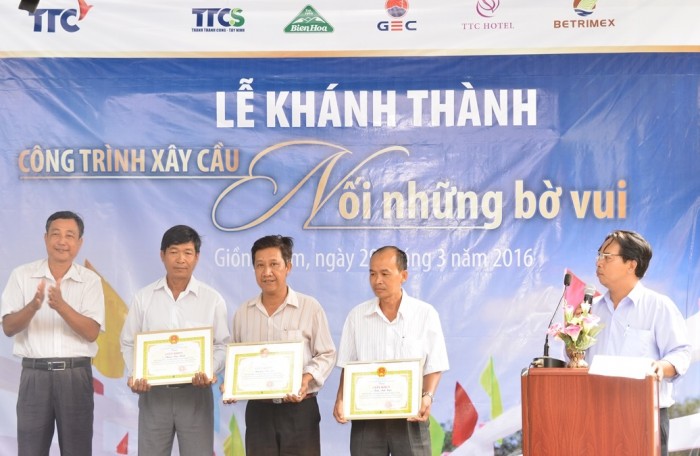 thanh thanh cong khanh thanh 9 cay cau dan sinh tai ben tre