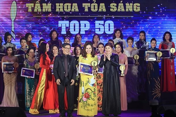 vinh danh 50 nu doanh nhan tai chuong trinh tam hoa toa sang nam 2018