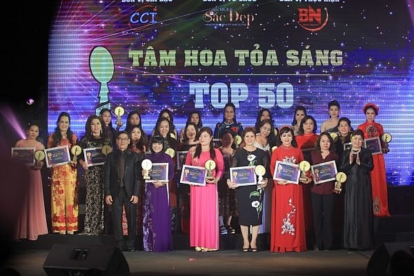 vinh danh 50 nu doanh nhan tai chuong trinh tam hoa toa sang nam 2018