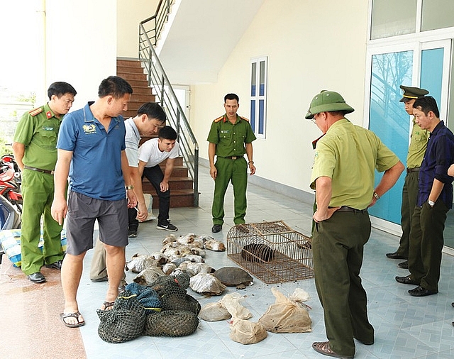 te te rua ba ba ngoi xe khach sang trong tu lao ve viet nam