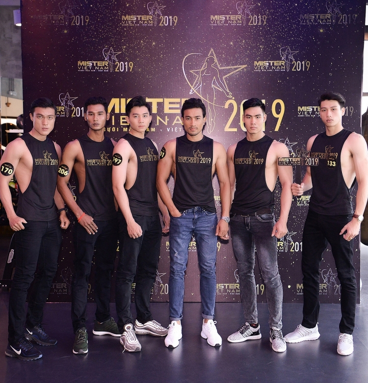 lo dien dan thi sinh dau tien cua mister viet nam 2019