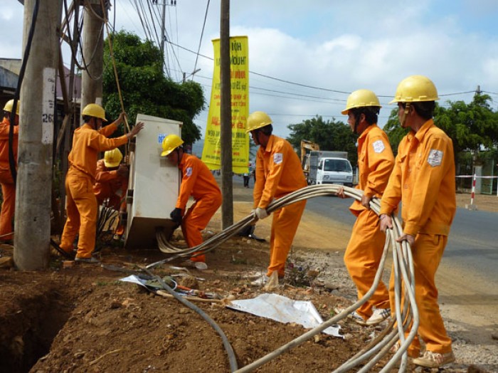 Anh “thợ điện vườn” ở Điện lực Buôn Hồ