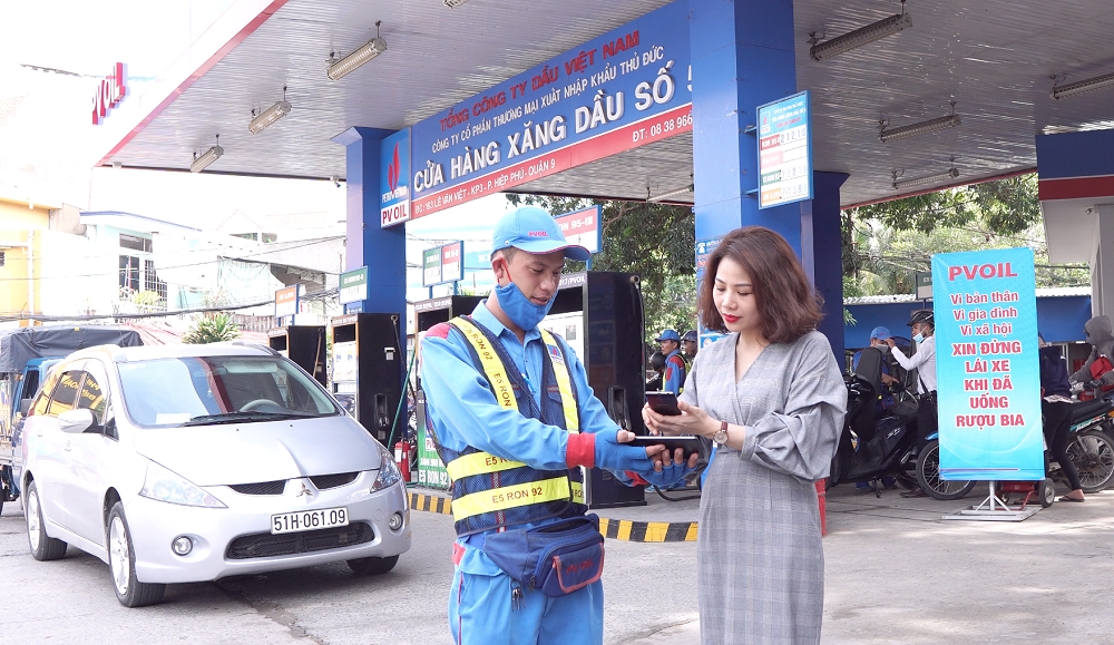 pvoil thong tuyen thanh toan dien tu cho khach hang mua xang dau voi 16 ngan hang