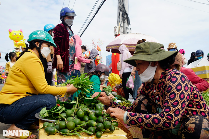 Hàng vạn chen chân đi chợ Gò mua lộc ngày đầu năm - 5