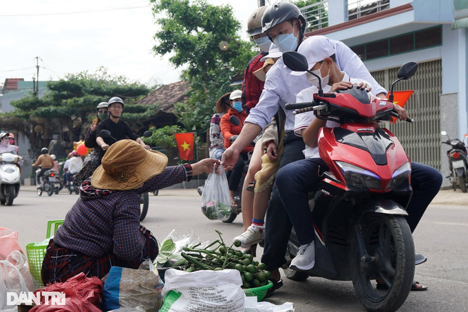 Hàng vạn chen chân đi chợ Gò mua lộc ngày đầu năm - 6