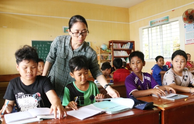 Mùa xuân, gặp gỡ những giáo viên "gieo chữ" trên quần đảo Hải Tặc