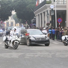 vi sao ong kim jong un chon di tau toi ha noi