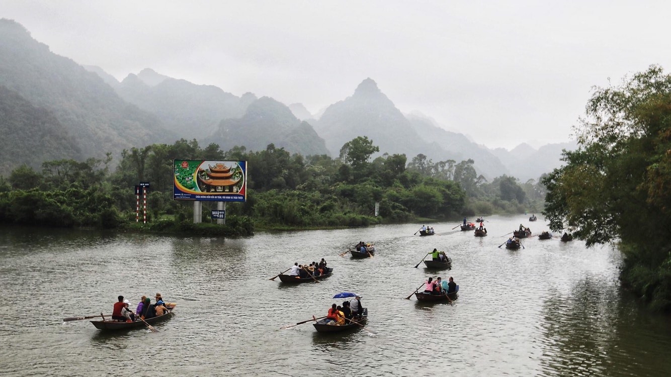 Trẩy hội chùa Hương “mùa Covid-19”