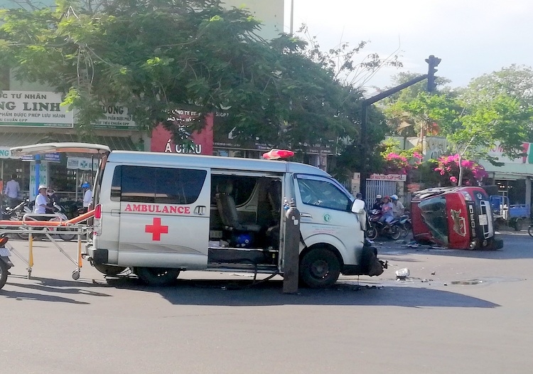 xe cuu thuong huc vang oto ban tai o ba ria vung tau