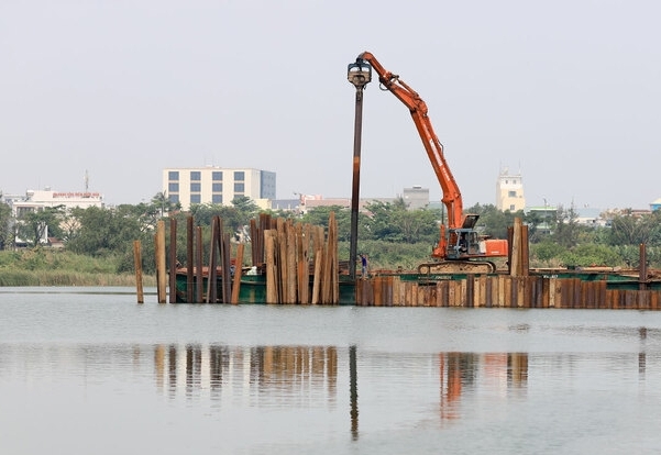 Đà Nẵng làm đập chặn sông để ngăn mặn