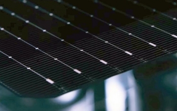 Robot sản xuất tấm pin mặt trời chỉ mất 25 giây