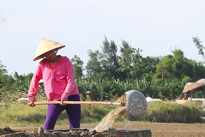 nguoi ha tinh lam muoi duoi nang hon 40 do c