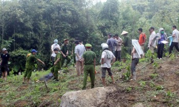 Thảm sát ở Yên Bái: Nghi phạm mang theo súng khi bỏ trốn