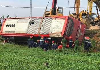 Ôtô lao xuống ruộng, một hành khách thiệt mạng