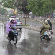 ap thap nhiet doi tren bien dong mua lon o trung bo va tay nguyen