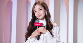 "Thư ký Kim" Park Min Young xinh đẹp và ngọt ngào