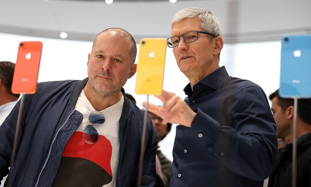 Jony Ive - cha đẻ thiết kế của iPhone có thể trở thành CEO Ferrari - 1