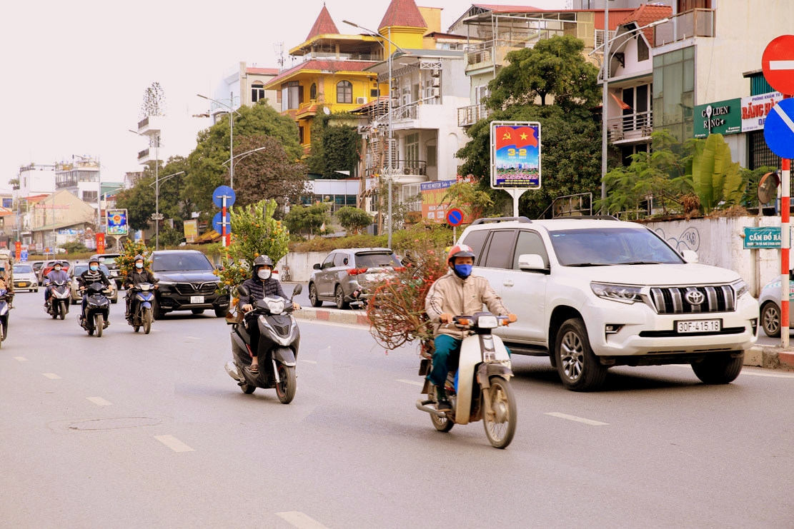 Người dân Hà Nội hối hả mua sắm những ngày cuối năm