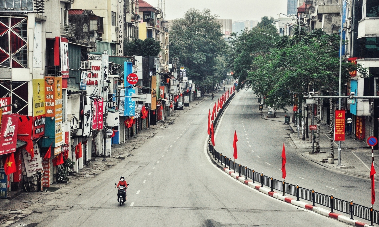 Hà Nội bình yên, tĩnh lặng trong sáng mùng 1