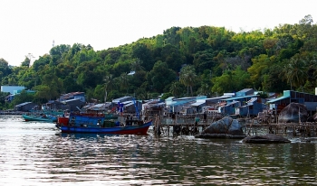 Bỏ lại thị thành sau lưng, đến Hòn Tre sống chậm