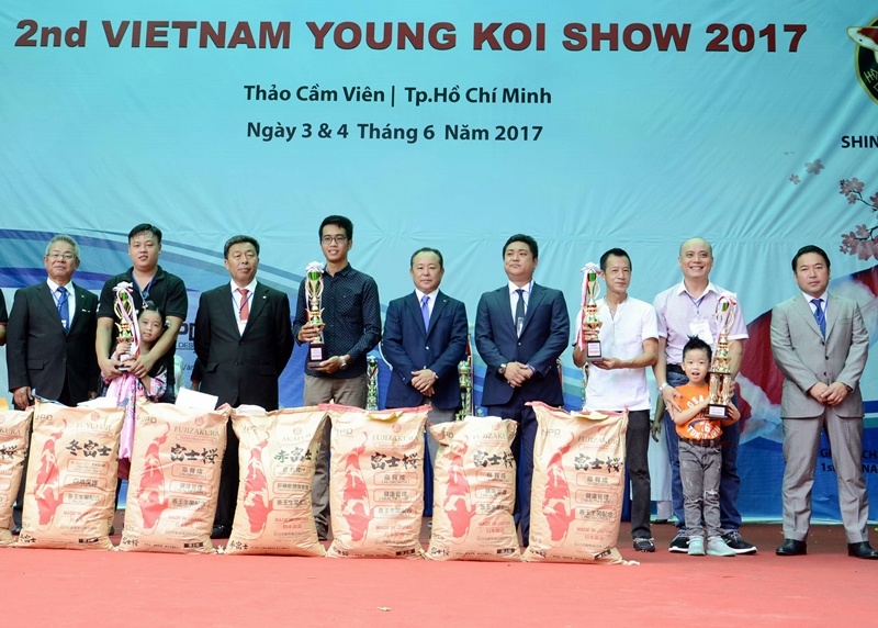 ca koi viet lap ky tich tai young koi show 2017