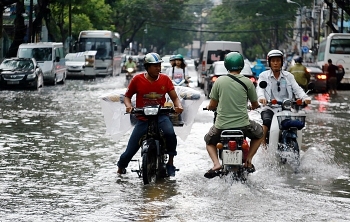 TP HCM: Mưa lớn nhiều giờ, đường phố ngập nặng