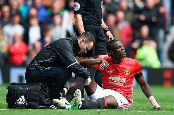 [Chùm ảnh] Bailly chấn thương, MU chia điểm với Swansea