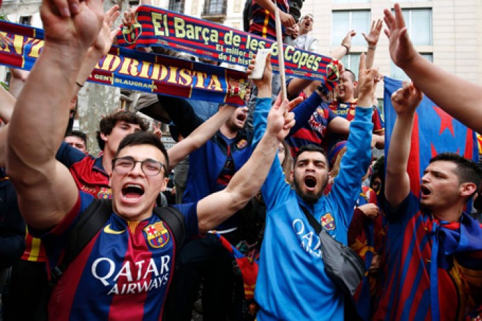 photo khoanh khac hanh phuc khi barcelona vo dich la liga