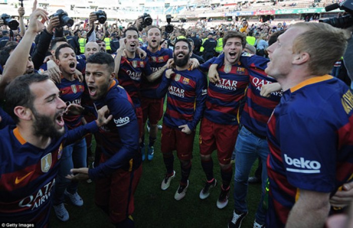 photo khoanh khac hanh phuc khi barcelona vo dich la liga