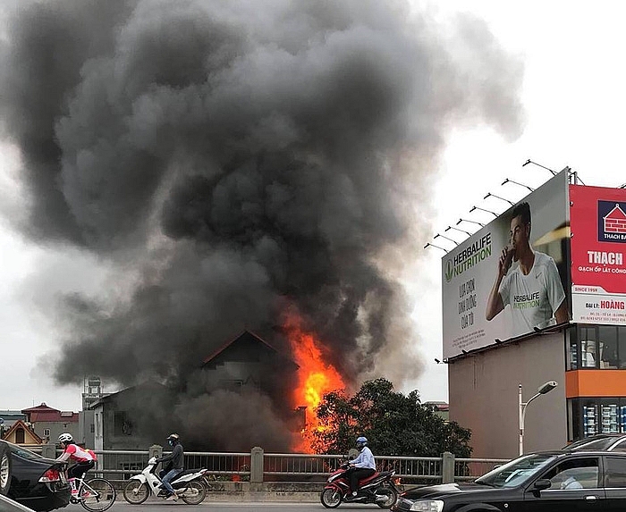 nha 3 tang boc chay cu ba tu vong